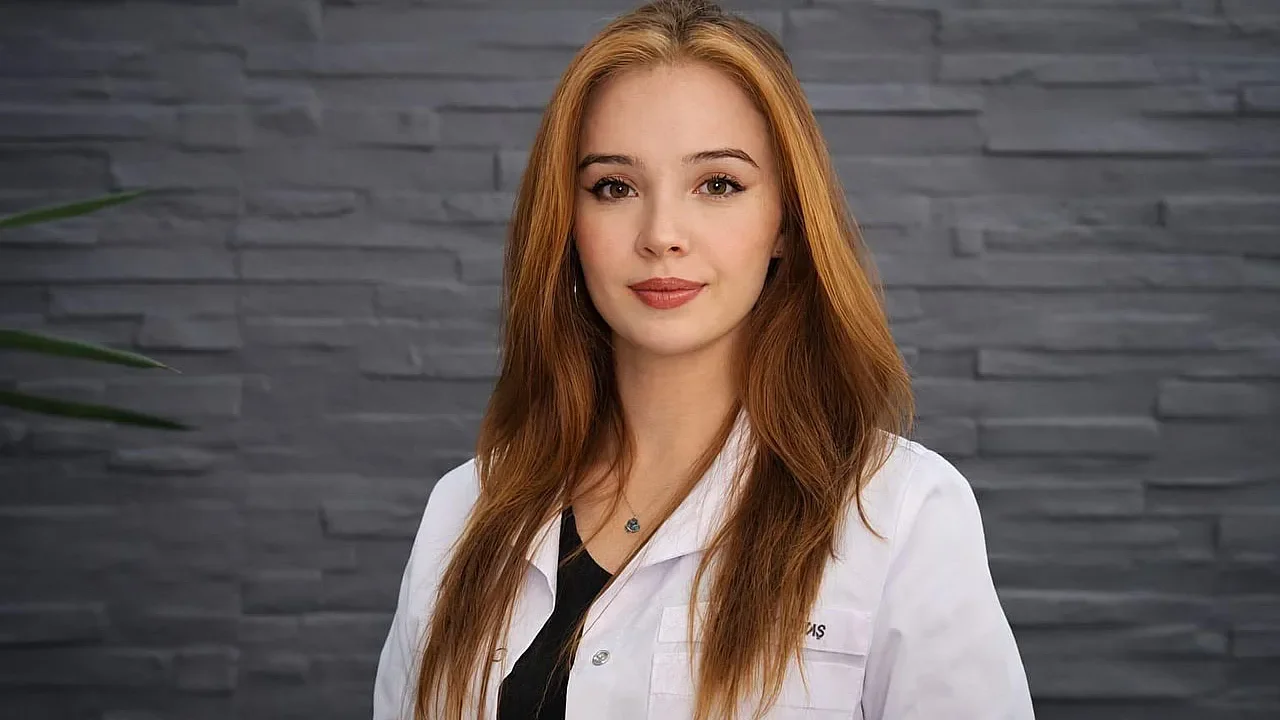 Afyonkarahisar Sağlık Bilimleri Üniversitesi Öğrencisi TRT'nin Dev Prodüksiyonunda Sahne Aldı