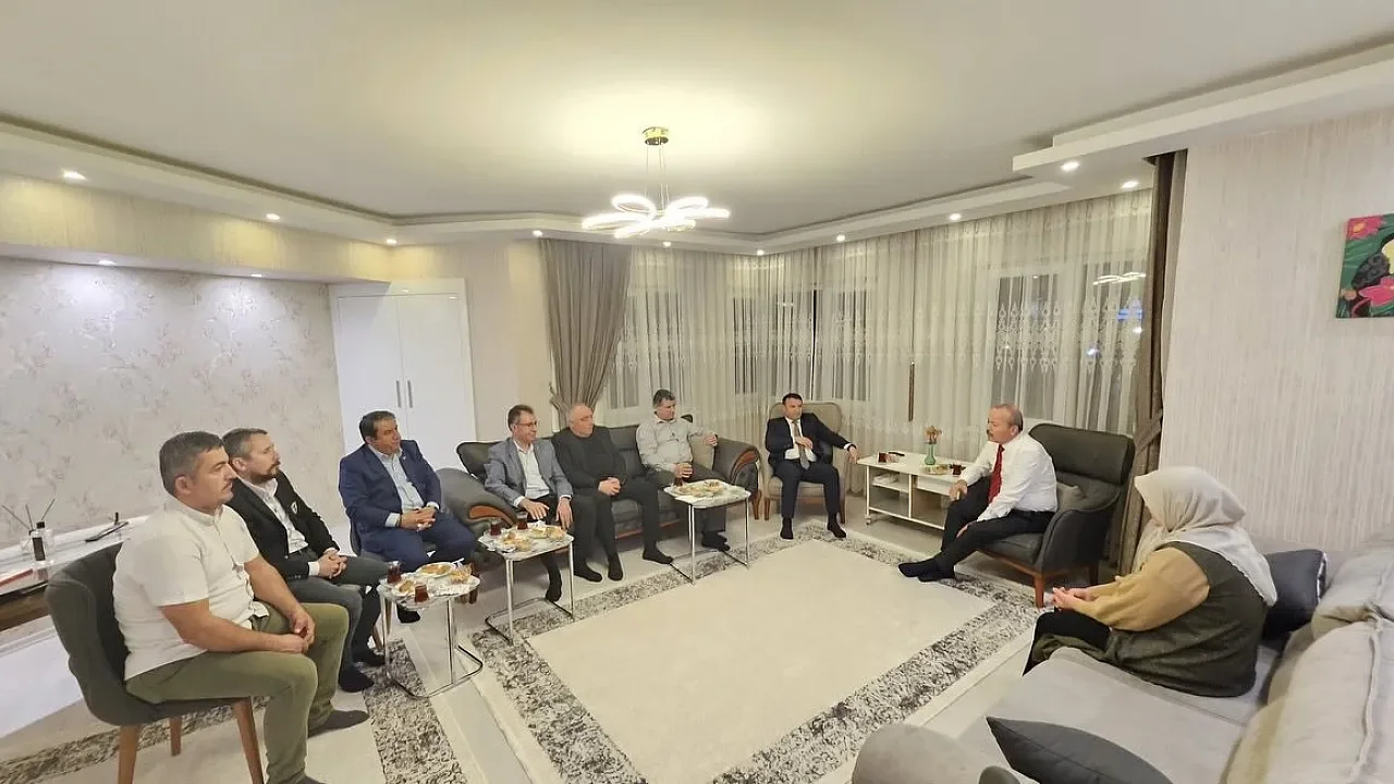 MHP Afyonkarahisar’da ‘Hayırlı Günler Komşum’ Seferberliği: Yeni Üyelerle Güç Tazelendi