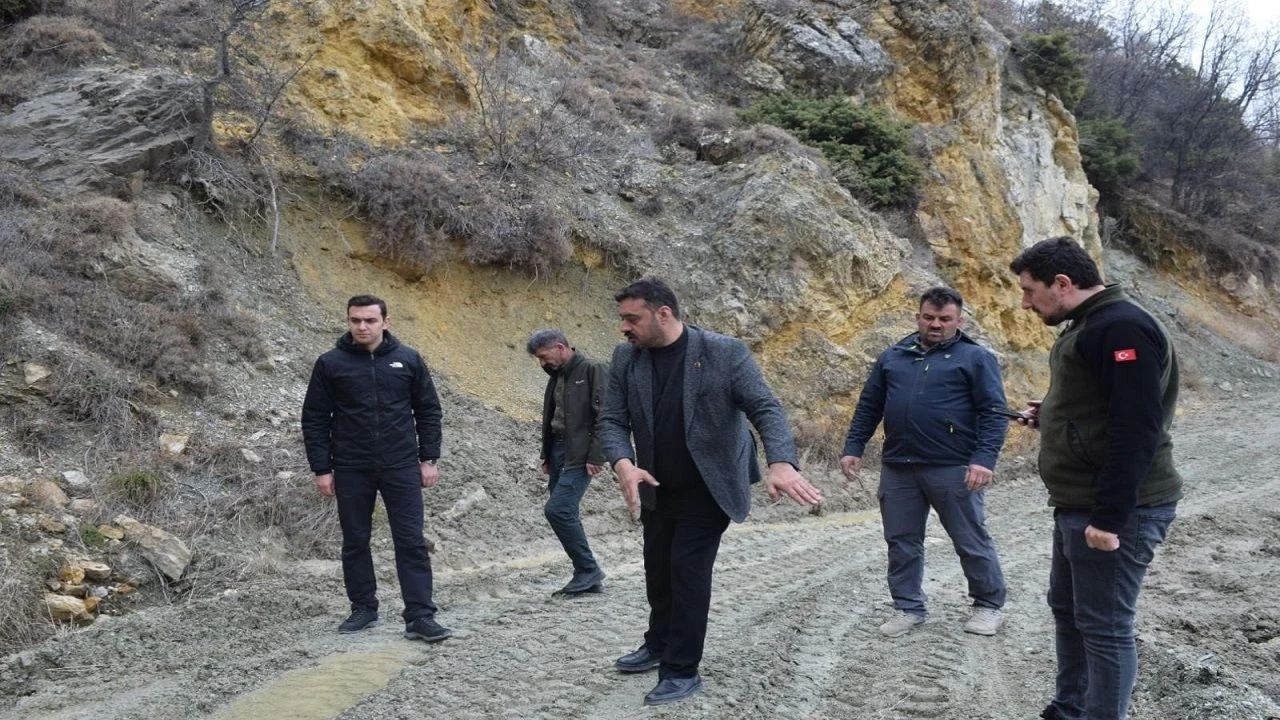 Sultandağı'nda Korkutan Manzara: Baraj Taştı, Yollar Çöktü