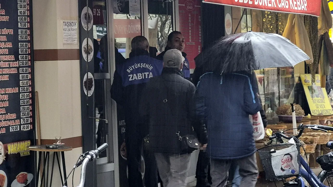 Eskişehir'de Aniden Bastıran Sağanak Yağış Hayatı Olumsuz Etkiledi