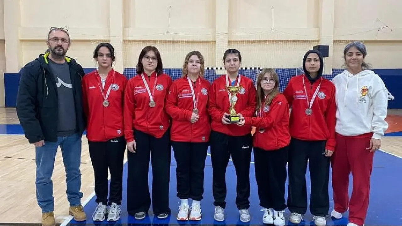 Bilecik’te Badmintonun Zirvesi Değişmedi: MTAL Şampiyonlukla Uşak Biletini Kaptı