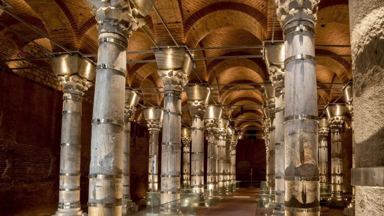 İstanbul'un Yeraltı Sarayları: Şehrin Gizli Tarihini Barındıran Tarihi Sarnıçlar