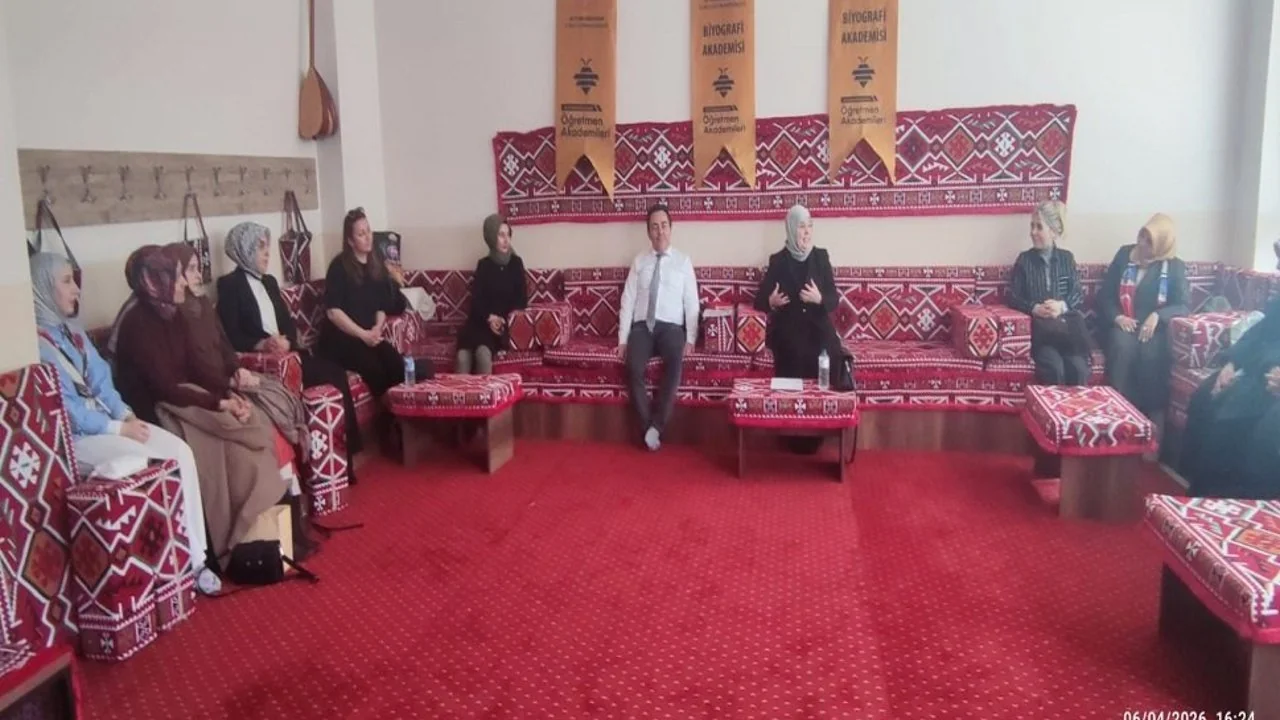 Afyonkarahisar Öğretmen Akademileri'nde "Diriliş Şairi" Sezai Karakoç Anlatıldı