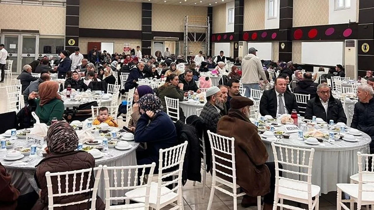 Şuhut'ta İhtiyaç Sahipleri ve Yetimler İçin Anlamlı İftar Buluşması