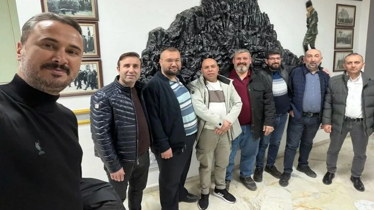 Şuhut Sağlık Meslek Lisesi 1998 Mezunları İftarda Hasret Giderdi