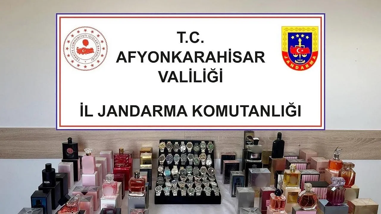 Sülümenli'de Jandarma Operasyonu: Çok Sayıda Kaçak Parfüm ve Saat Ele Geçirildi
