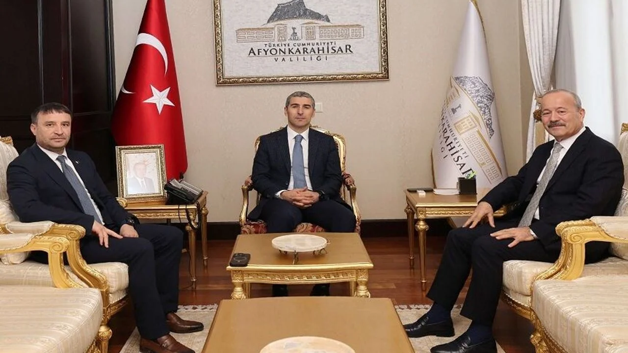 MHP'li Taytak Afyonkarahisar'da Sahaya İndi: Hizmet Araçları Töreni ve Manevi Buluşma