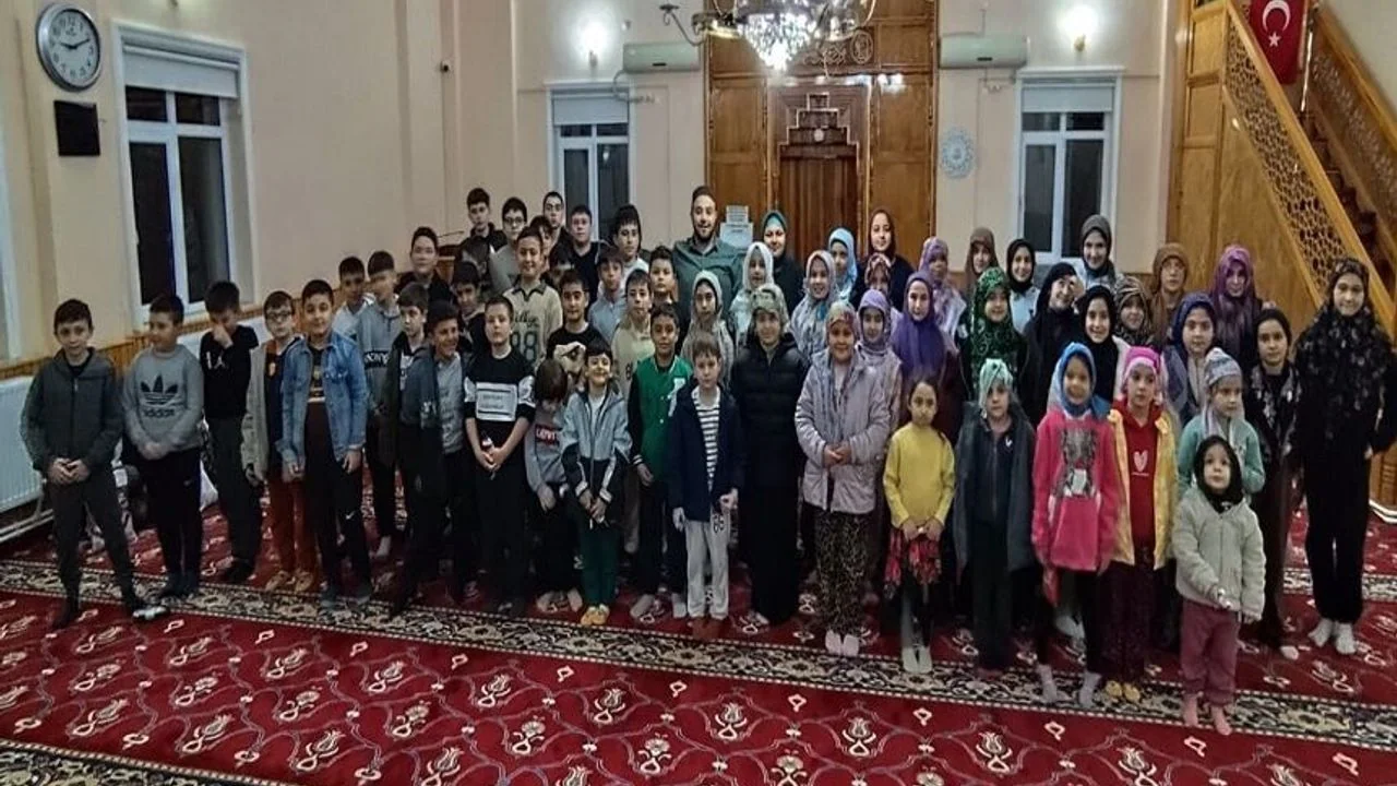 Sultandağı'nda "Cami Marketi" Projesi Minikleri Teravihle Buluşturuyor