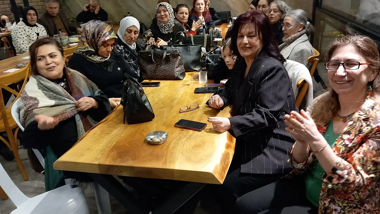 Eskişehir ve Emirdağ Ezgileri Aynı Sahnede Buluştu: Kültürlerin Kardeşliği Türkülerle Kutlandı